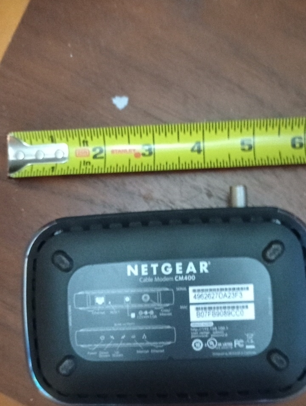 netgear Black Compact Router with Venting Detail - Picture 6 of 7